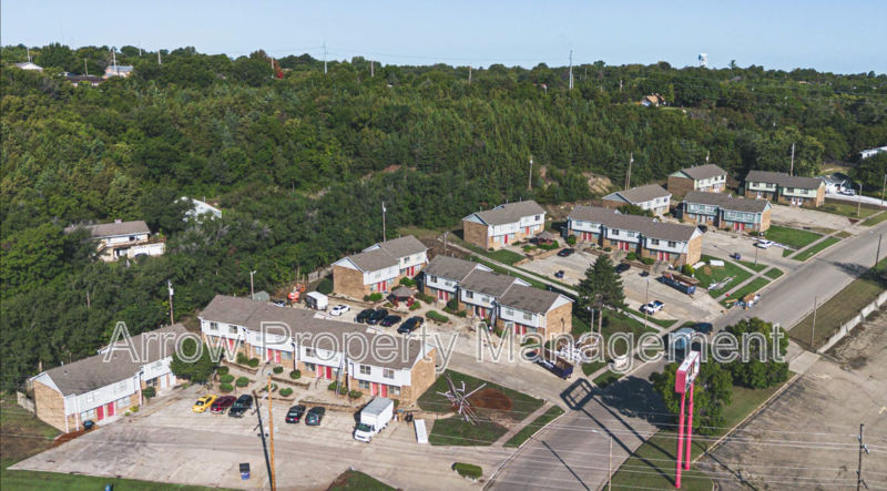 1322 S Jackson St - Photo 2 of 14