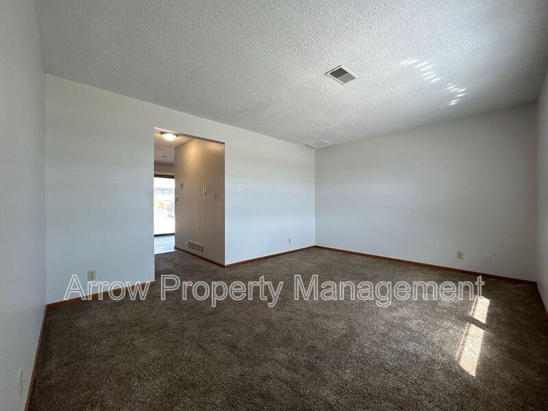 1322 S Jackson St - Photo 3 of 14