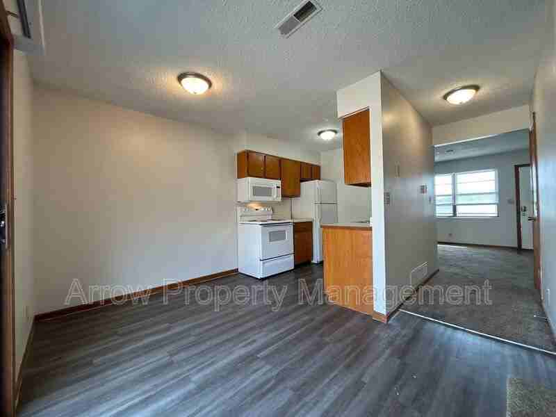 1322 S Jackson St - Photo 4 of 14