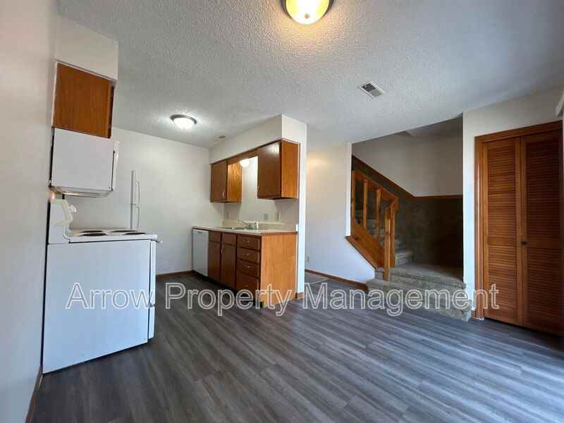 1322 S Jackson St - Photo 5 of 14