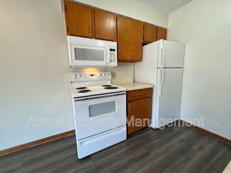 1322 S Jackson St - Photo 6 of 14