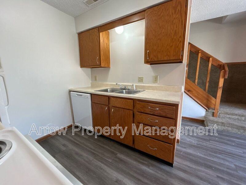 1322 S Jackson St - Photo 7 of 14