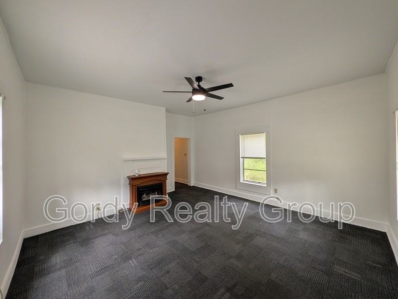 2955 Caledonia St - Photo 2 of 9