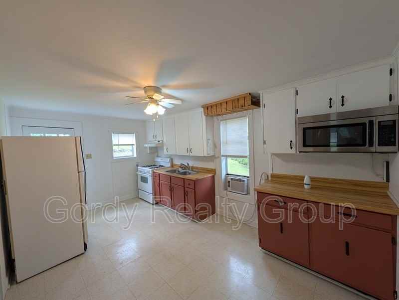 2955 Caledonia St - Photo 6 of 9