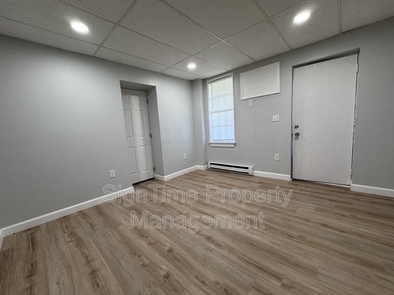 229 Jonathan St - Photo 6 of 12