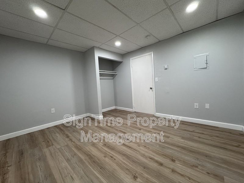 229 Jonathan St - Photo 7 of 12