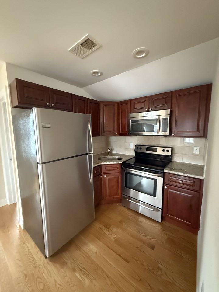 81 Lester - Photo 3 of 7