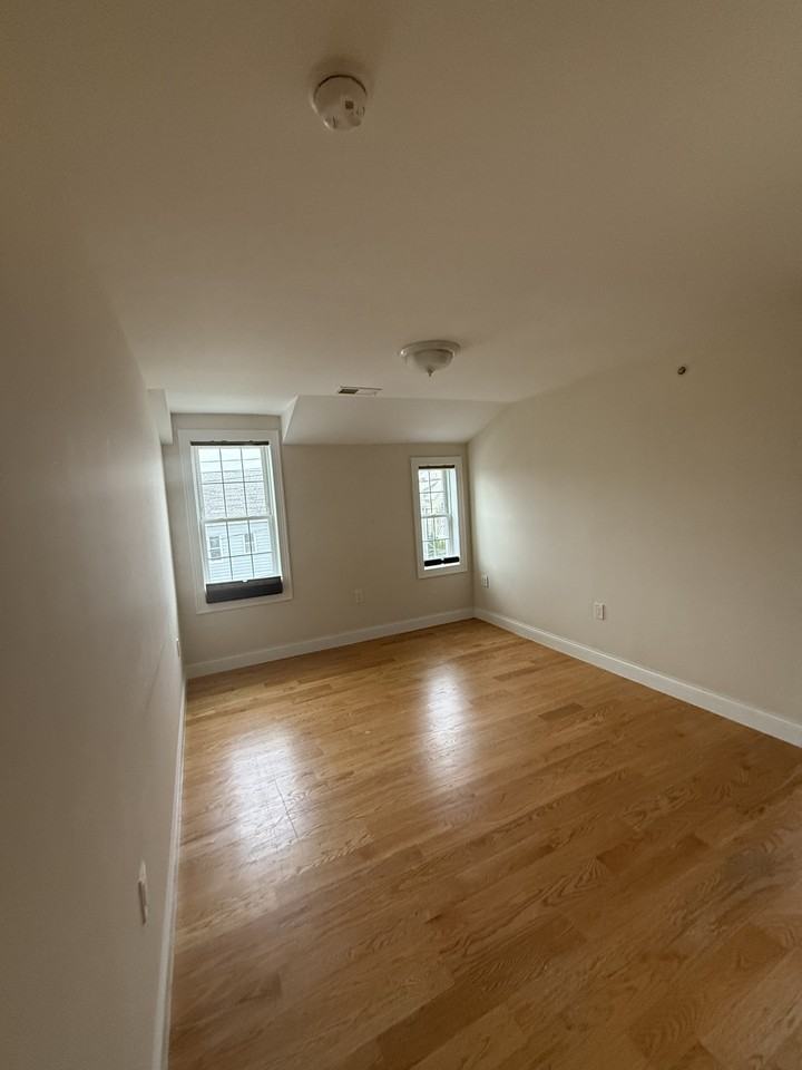 81 Lester - Photo 4 of 7