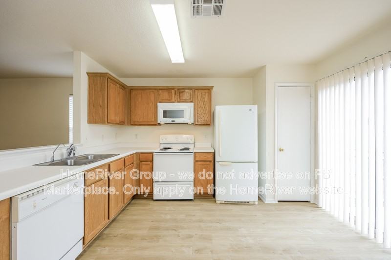 14211 Yellow Warbler - Photo 3 of 20