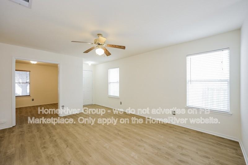 14211 Yellow Warbler - Photo 5 of 20