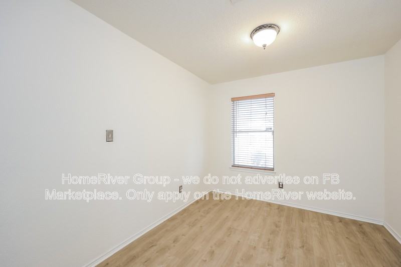 14211 Yellow Warbler - Photo 6 of 20