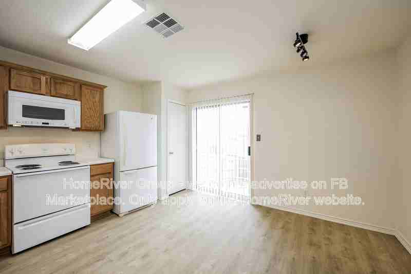 14211 Yellow Warbler - Photo 7 of 20