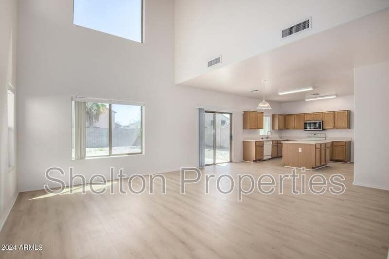 17229 W Caribbean Ln - Photo 4 of 30