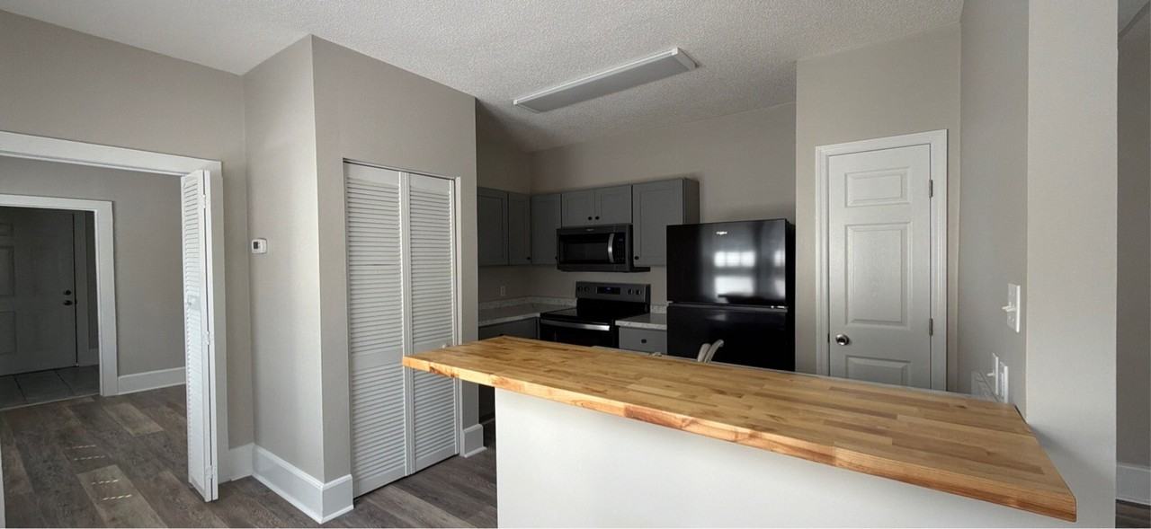 800 Wells Avenue Southeast - Photo 5 of 9