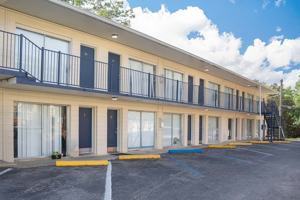 featured image of 420 E Park Ave