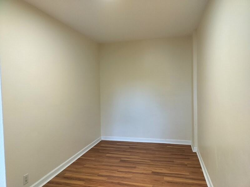 148 Hamilton Ave - Photo 6 of 15