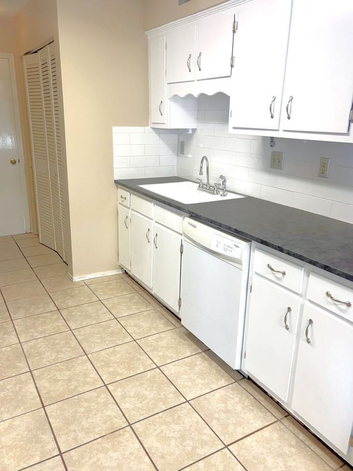534 Highland Woods Dr W - Photo 3 of 18