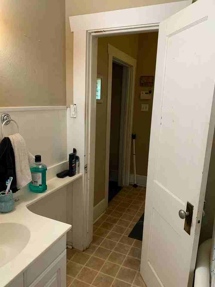 709 B East 45th Street - Photo 4 of 15