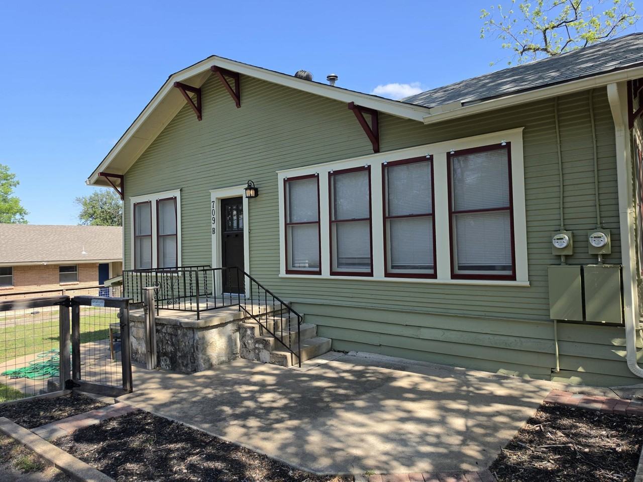 709 B East 45th Street - Photo 4 of 12
