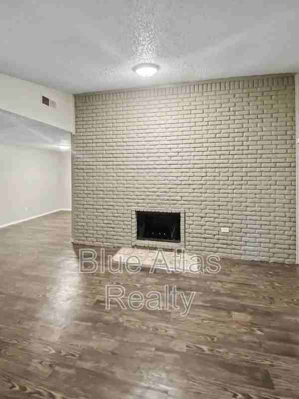 3421 Meadowmoor St - Photo 4 of 17