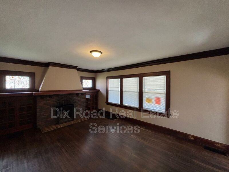 307 N E St - Photo 6 of 33