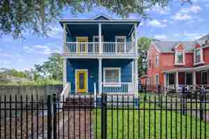 featured image of 1445 Ionia St