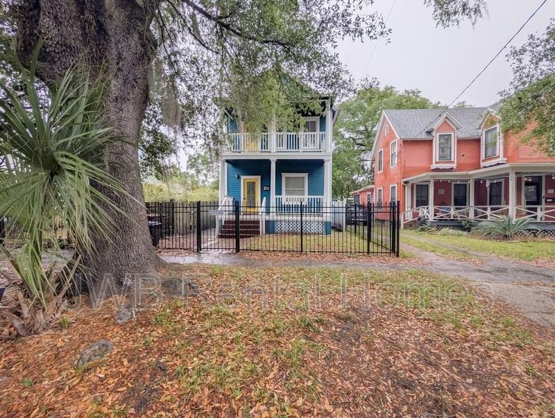 1445 Ionia St - Photo 2 of 21