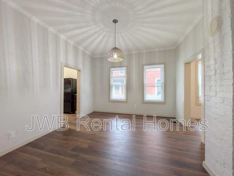 1445 Ionia St - Photo 5 of 21