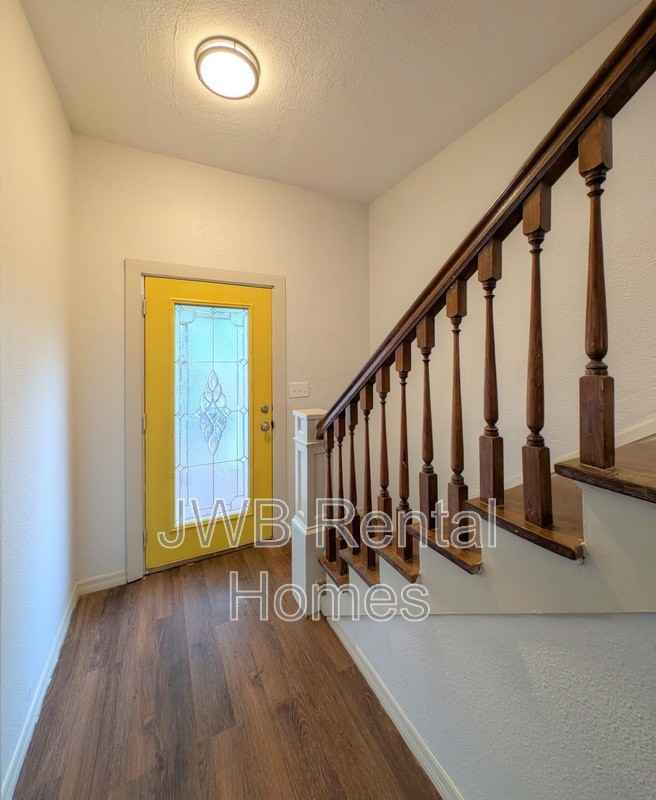 1445 Ionia St - Photo 6 of 21