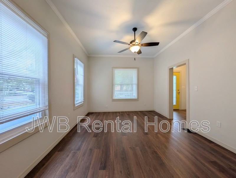 1445 Ionia St - Photo 7 of 21