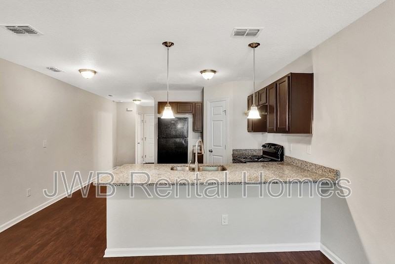 8421 Mcgirts Village Ln - Photo 5 of 21