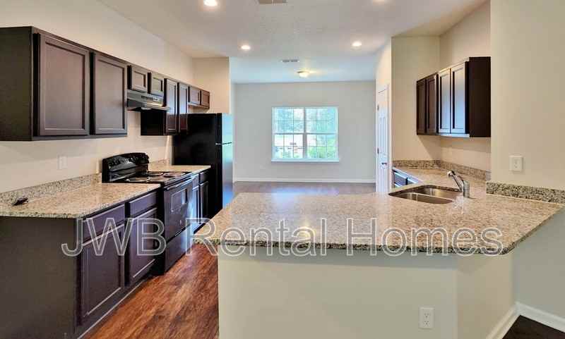 525 Renne Dr N - Photo 2 of 14