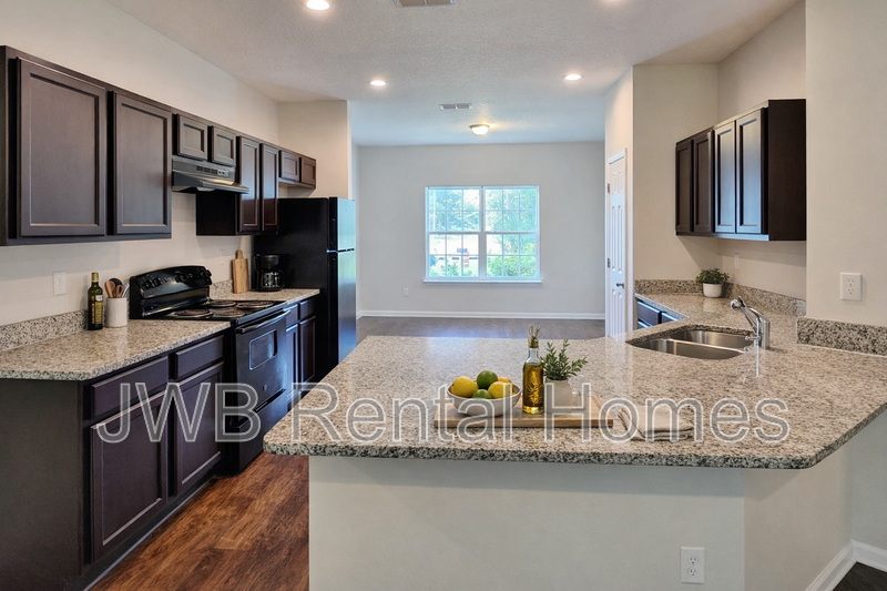 525 Renne Dr N - Photo 3 of 14