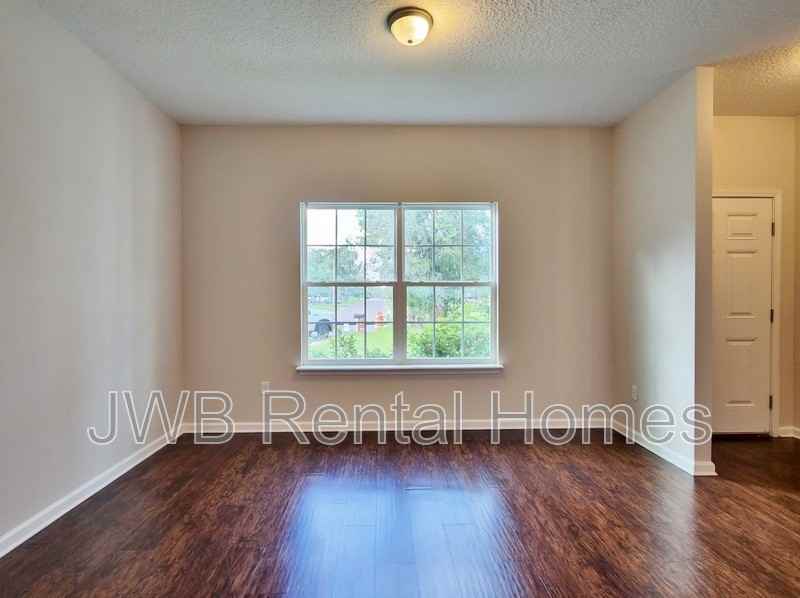 525 Renne Dr N - Photo 4 of 14