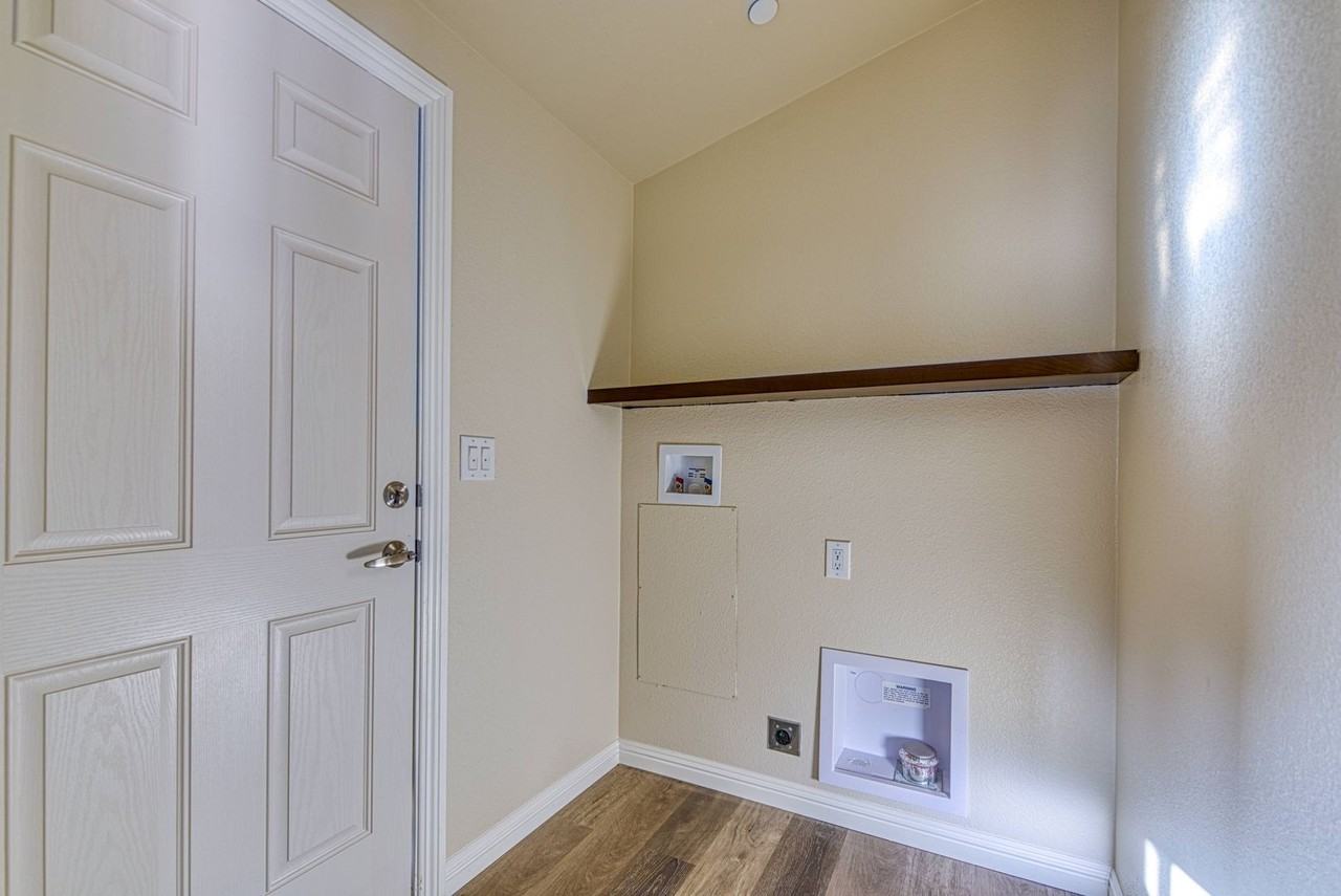 1843 C Ave - Photo 4 of 16