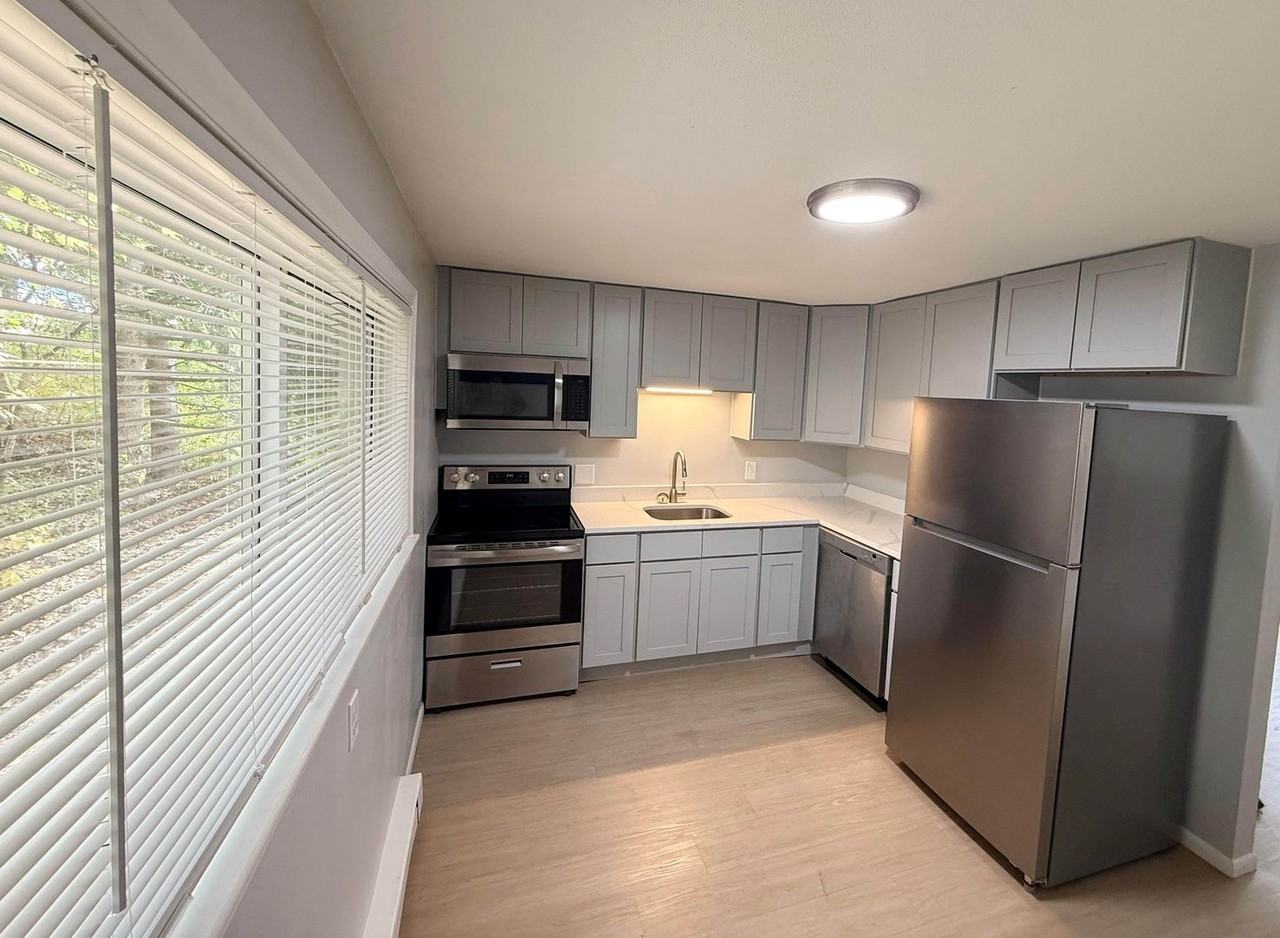 6 Mary Anna Dr Fitchburg - SKP - Photo 5 of 9