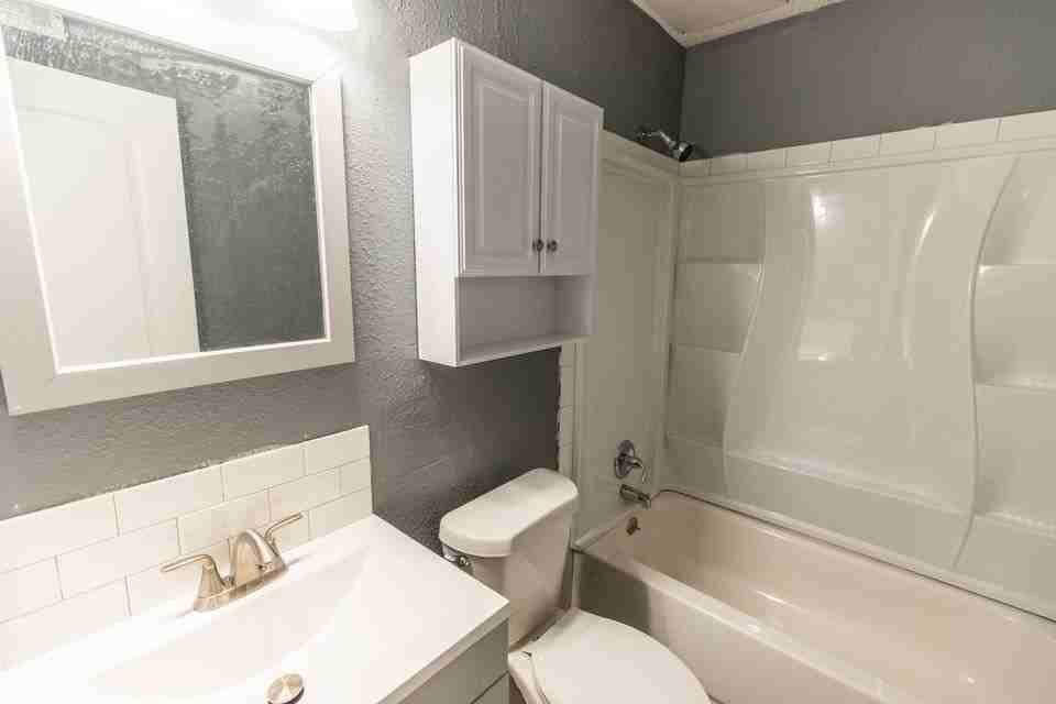 107 East Marrion Street - Photo 4 of 6