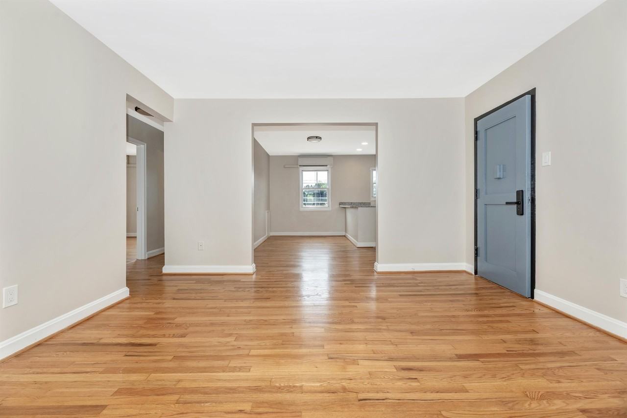 750 Carroll Parkway - Photo 2 of 50