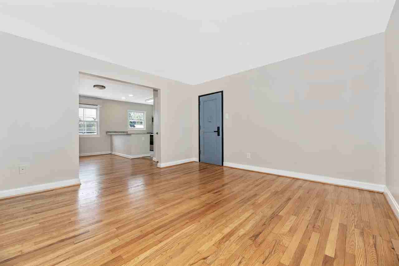 750 Carroll Parkway - Photo 3 of 50