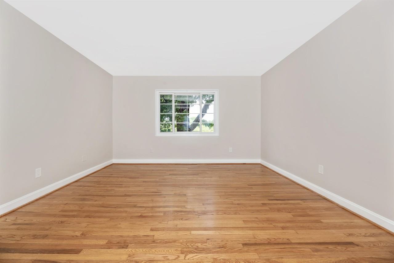 750 Carroll Parkway - Photo 5 of 50