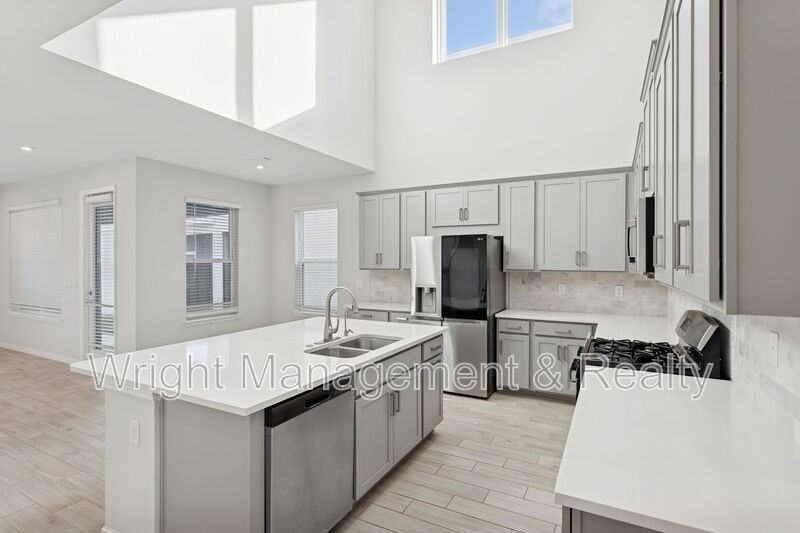 13743 Rangeland Blvd - Photo 3 of 10