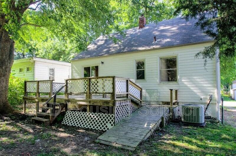 1335 N Osage St - Photo 2 of 11