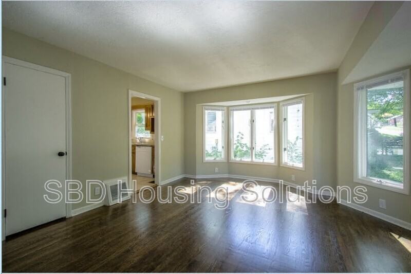 1335 N Osage St - Photo 6 of 11