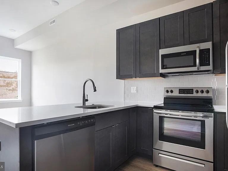 2407 Wharton Street (Lease Only) - Photo 6 of 11