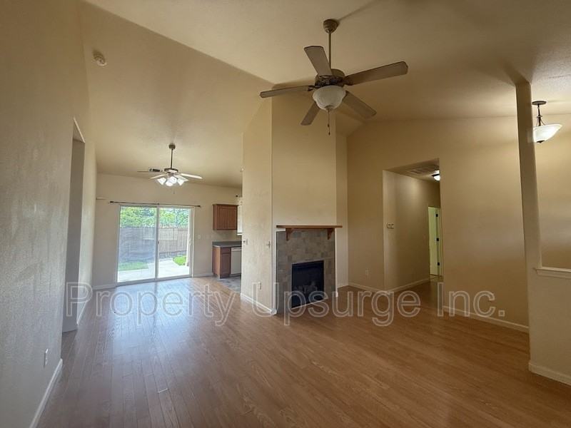 21967 Klamath River Pl - Photo 3 of 12