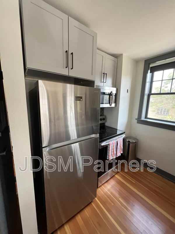 630 E 16th Ave - Photo 3 of 11