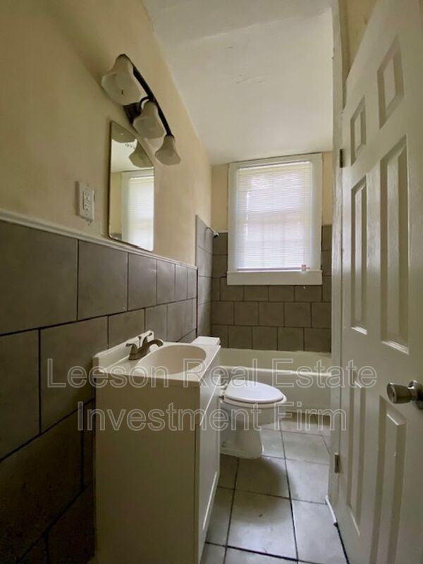 548 Dalzell St - Photo 6 of 12