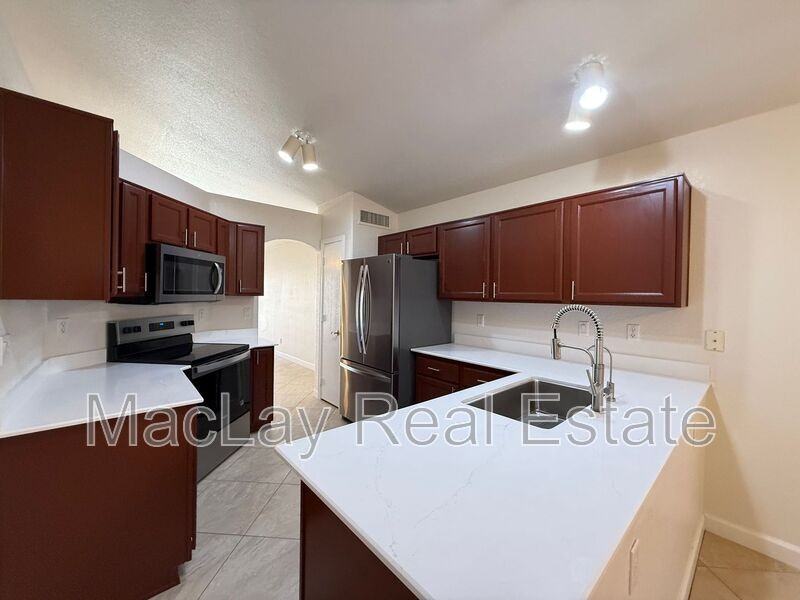 766 E Baylor Ln - Photo 2 of 26