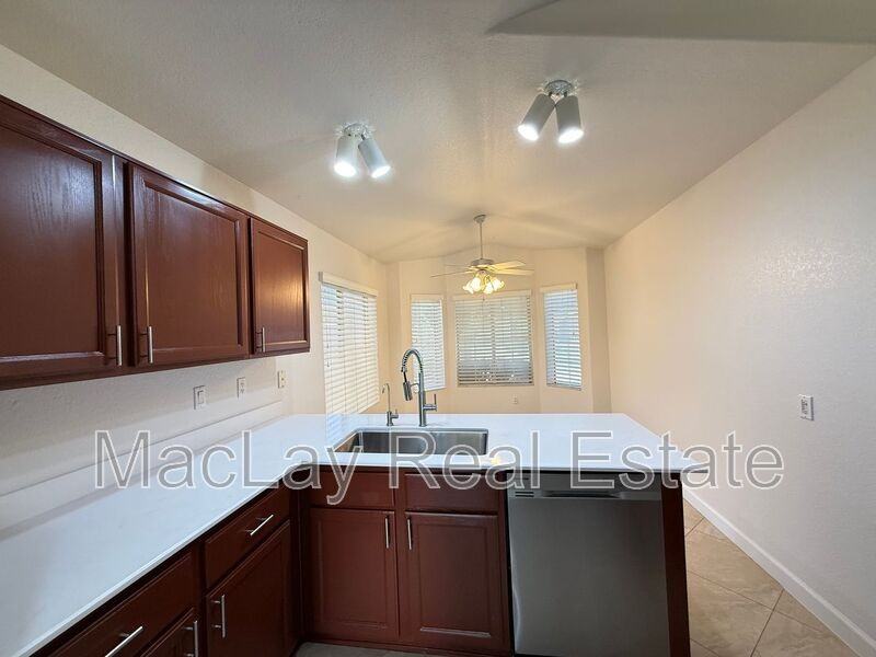 766 E Baylor Ln - Photo 3 of 26