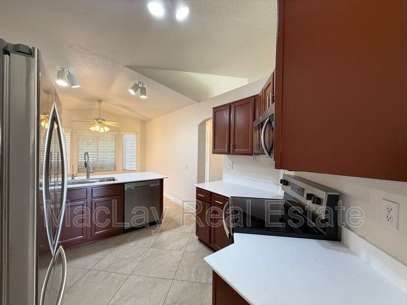 766 E Baylor Ln - Photo 5 of 26